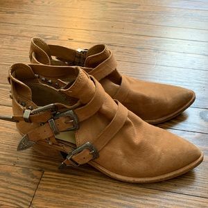 Dolce vita buckle booties